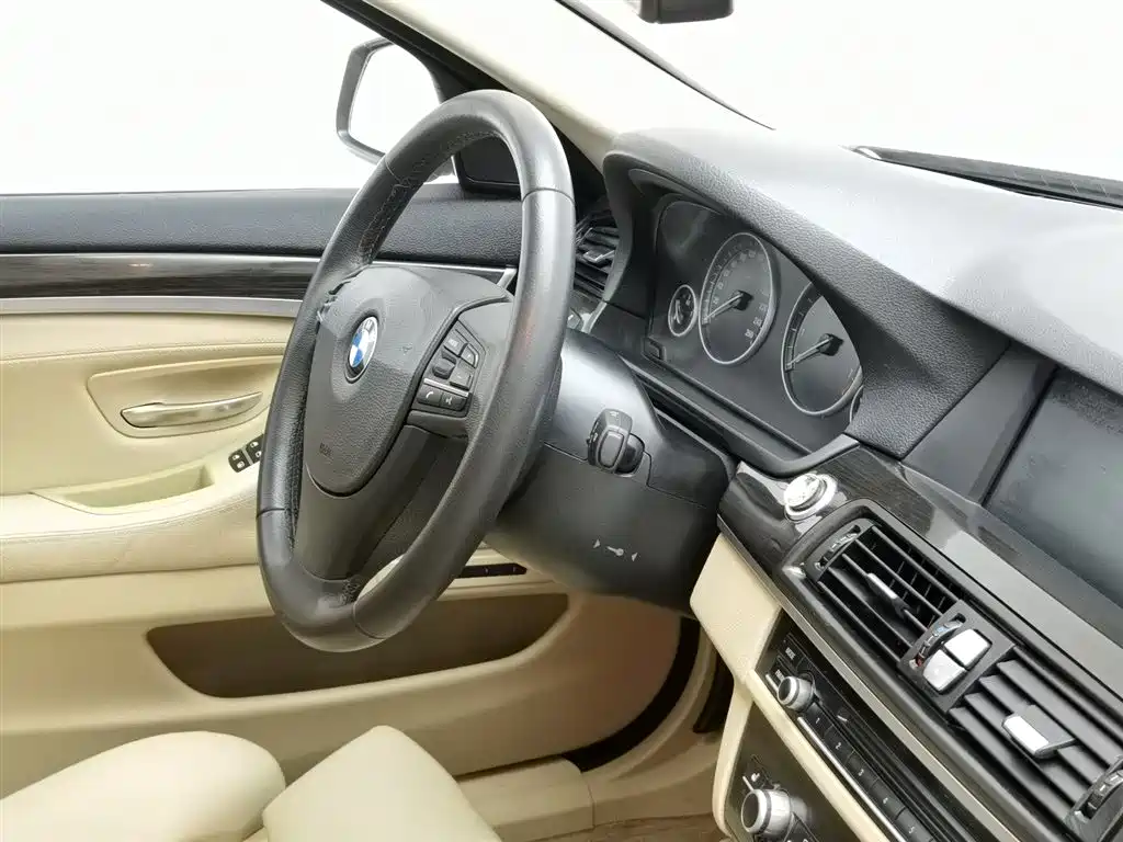BMW 5 Series 2012 — фото 22