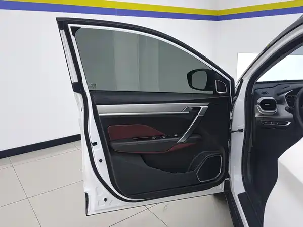 Geely Binyue 2021