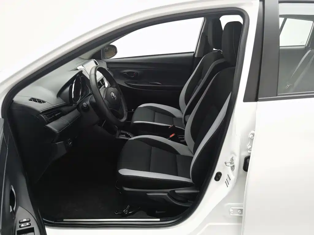 Toyota Yaris L 2020 — фото 10