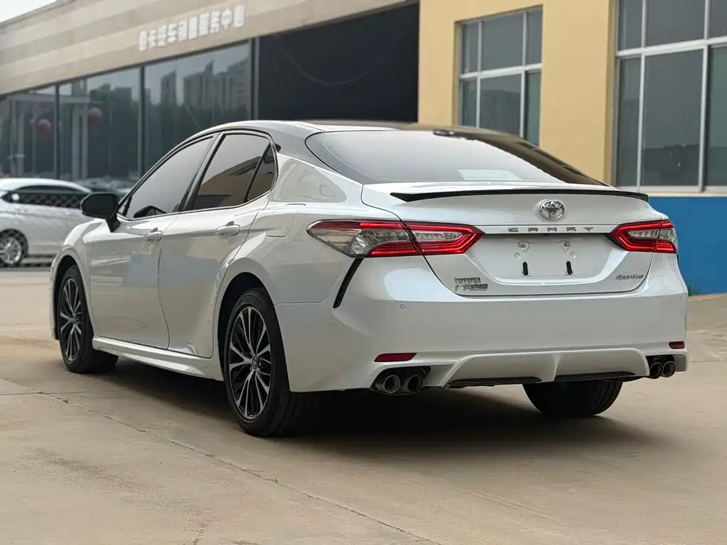 Toyota Camry 2019 — фото 9