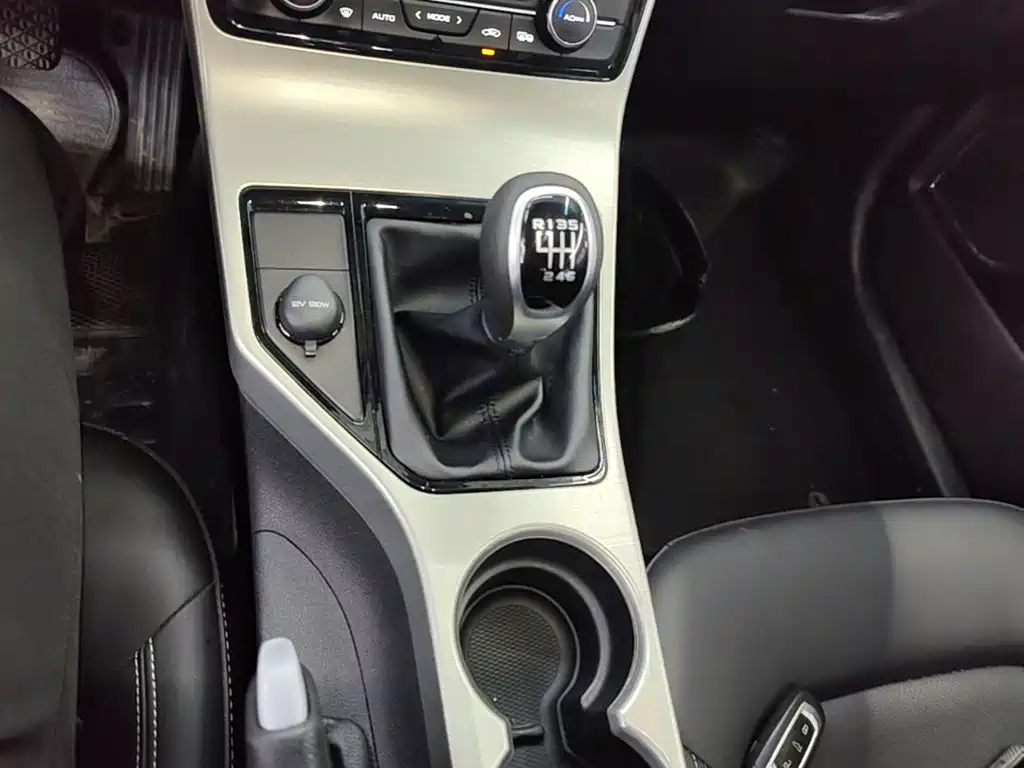 Geely Emgrand GL 2017 — фото 14
