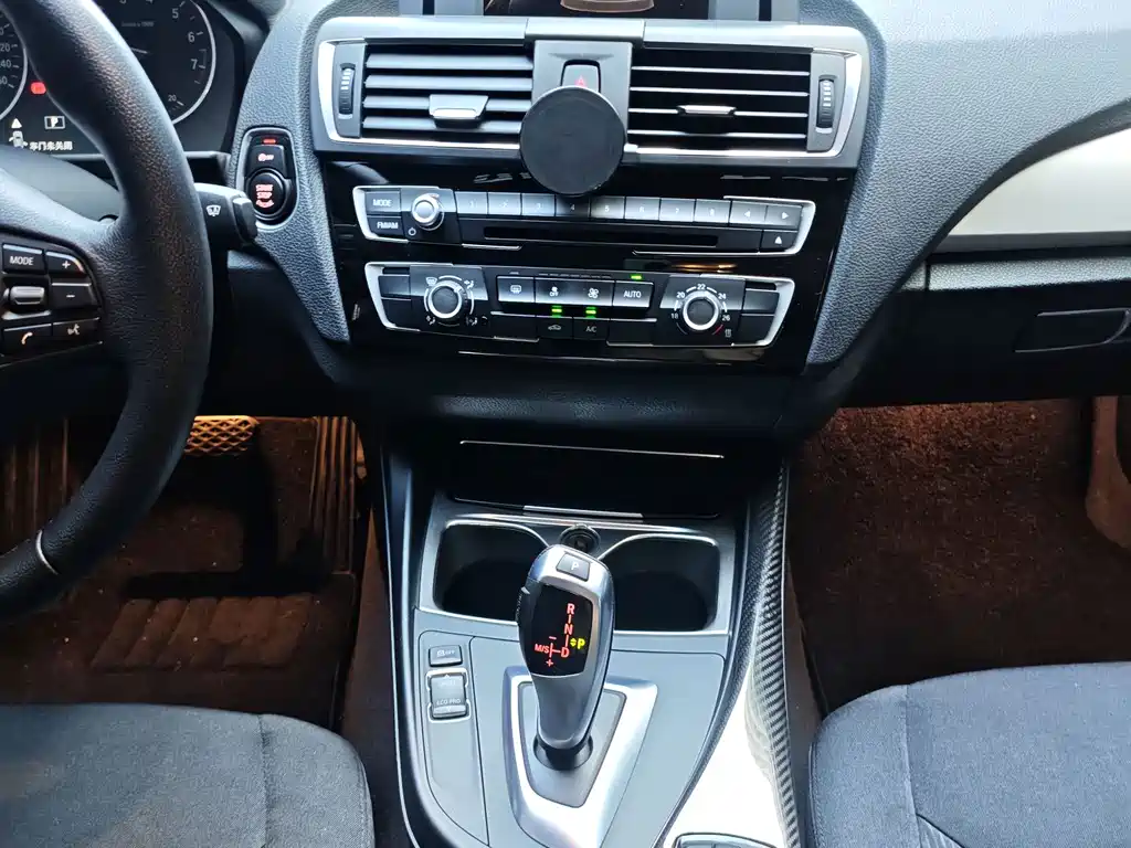 BMW 1 Series 2015 — фото 12