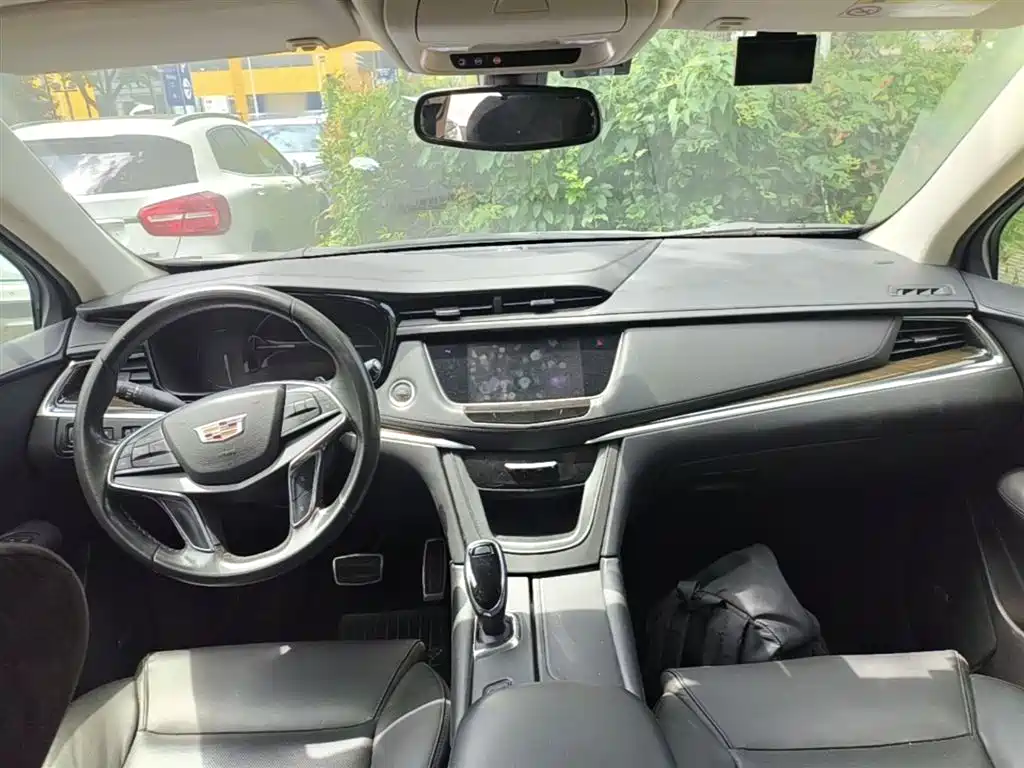 Cadillac XT5 2017 — фото 10
