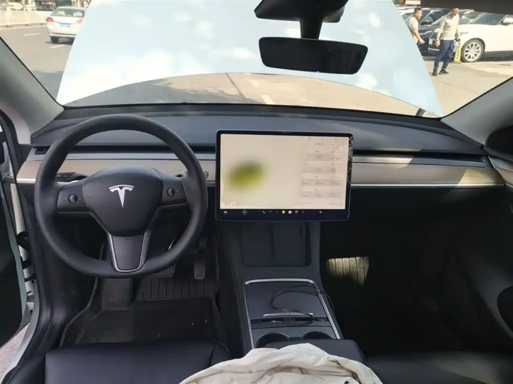 Tesla Model Y 2023 — фото 10