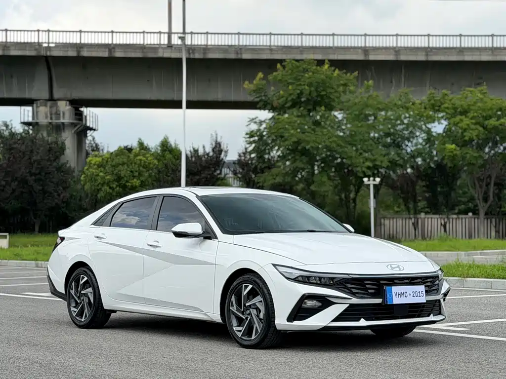 Hyundai Elantra 2025