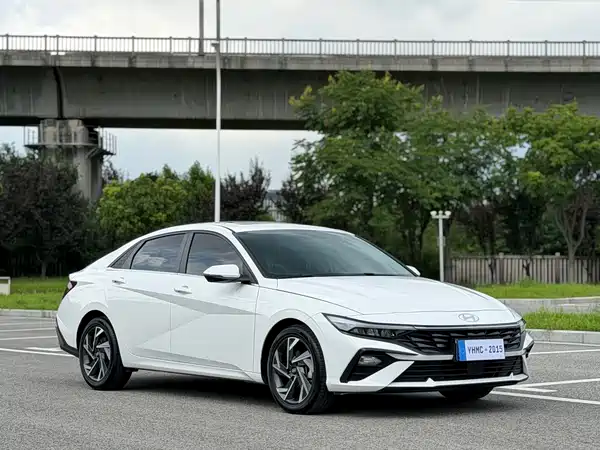 Hyundai Elantra 2025