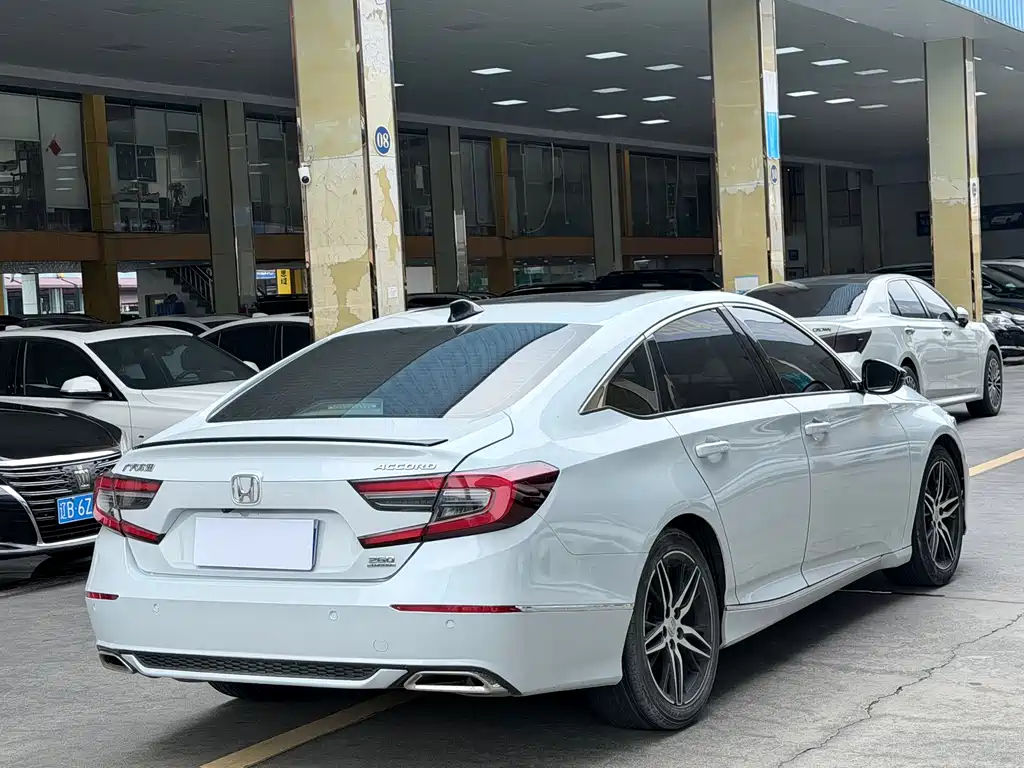 Honda Accord 2022 — фото 11