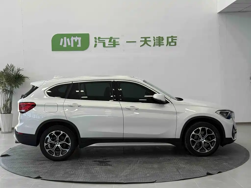 BMW X1 2022 — фото 8