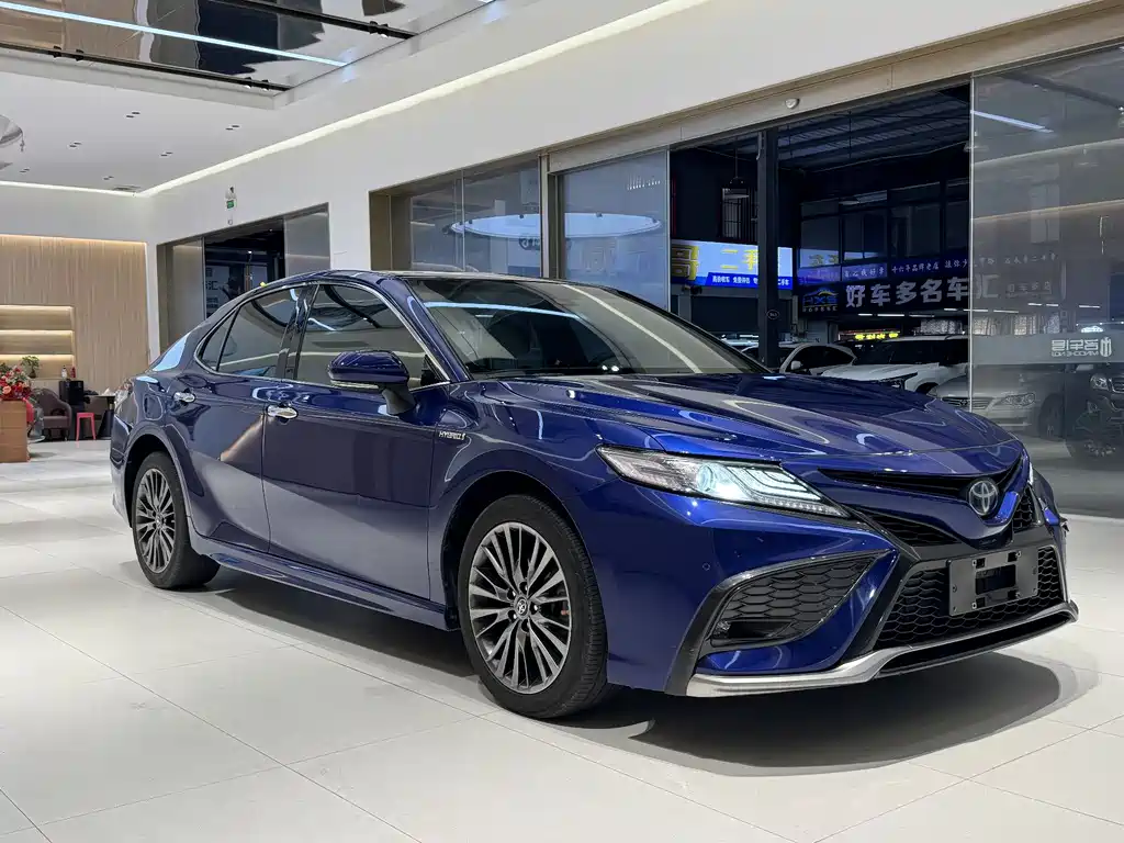 Toyota Camry 2018 — фото 5