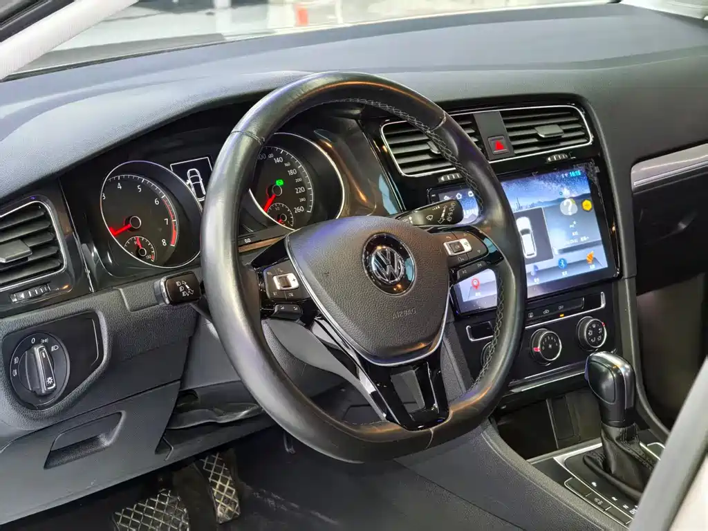 Volkswagen Golf 2018 — фото 10