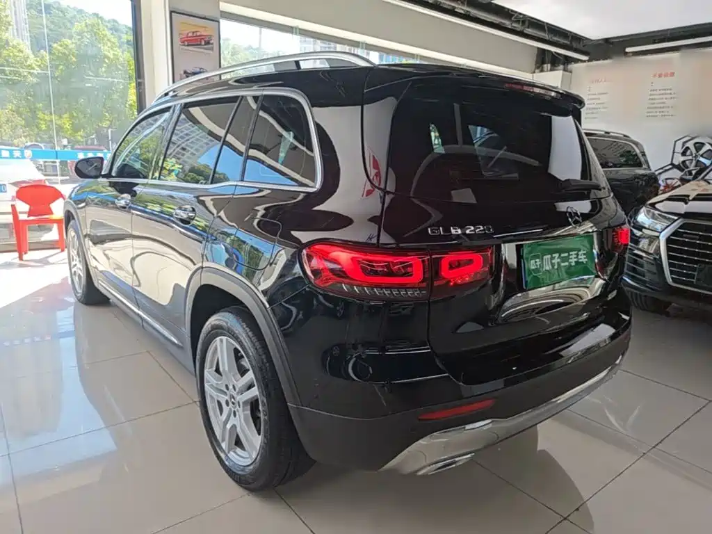 Mercedes-Benz GLB 2023