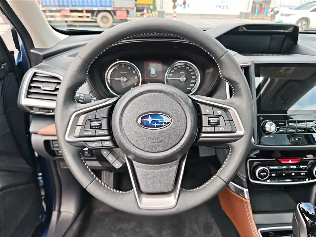 Subaru Forester 2023 — фото 12