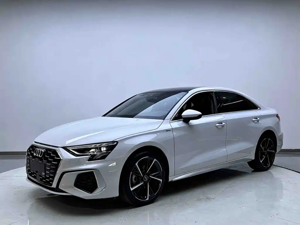Audi A3 2022 — фото 1