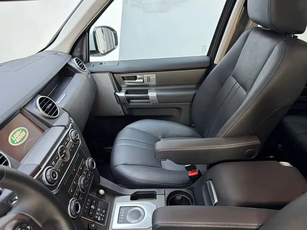 Land Rover Discovery 2016 — фото 15