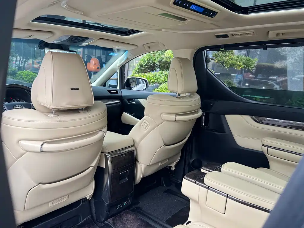 Toyota Alphard 2022 — фото 5