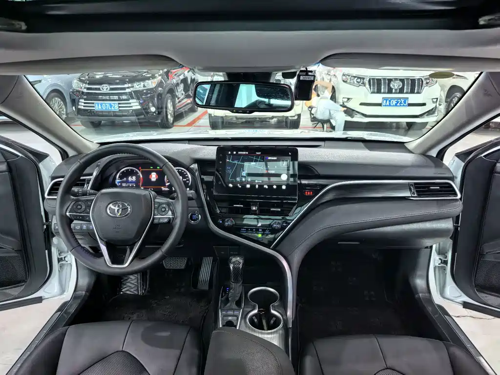 Toyota Camry 2022 — фото 6