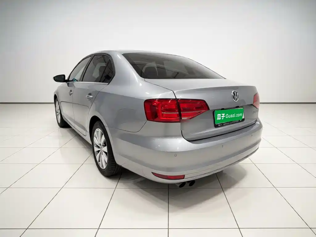 Volkswagen Sagitar 2015