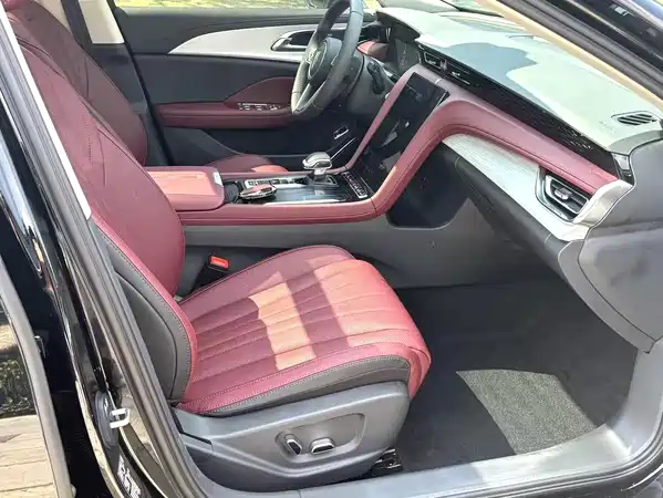 Hongqi H5 2025