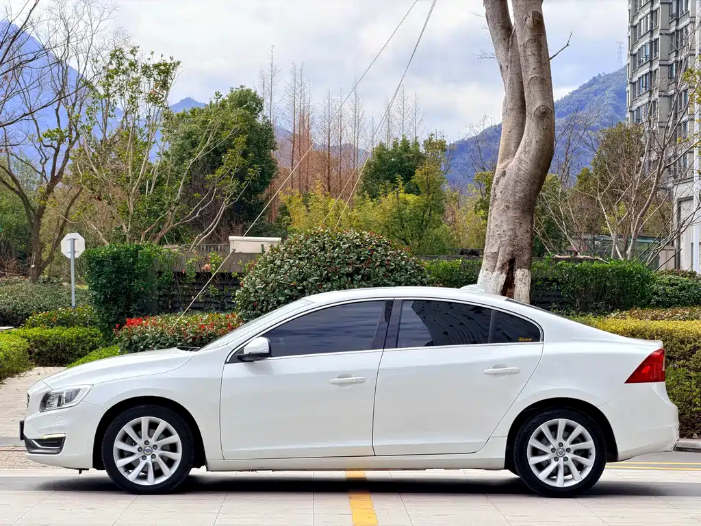 Volvo S60 2016 — фото 18