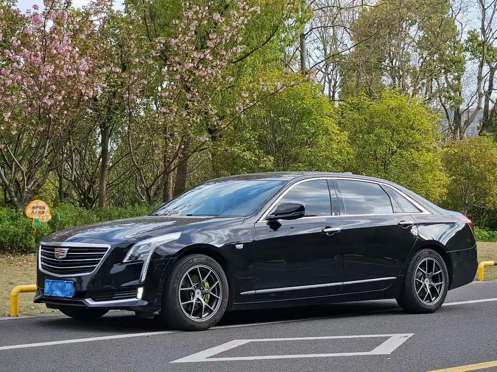 Cadillac CT6 2017 — фото 1