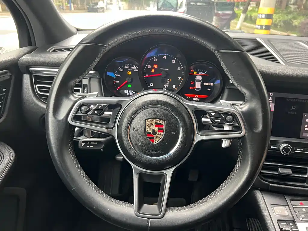 Porsche Macan 2018 — фото 28