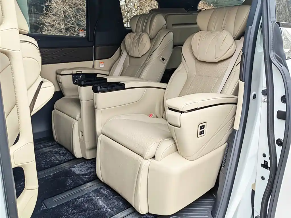 Toyota Alphard 2024 — фото 7