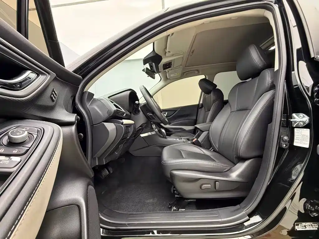 Subaru Forester 2023 — фото 18