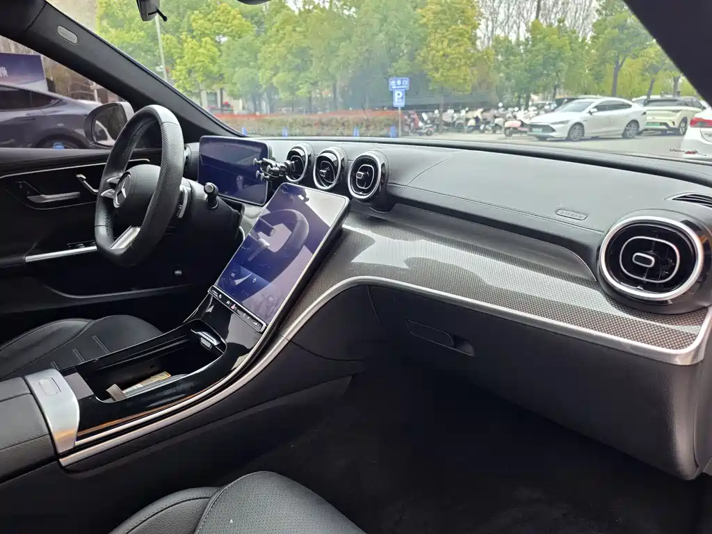 Mercedes-Benz C-Class 2023 — фото 18