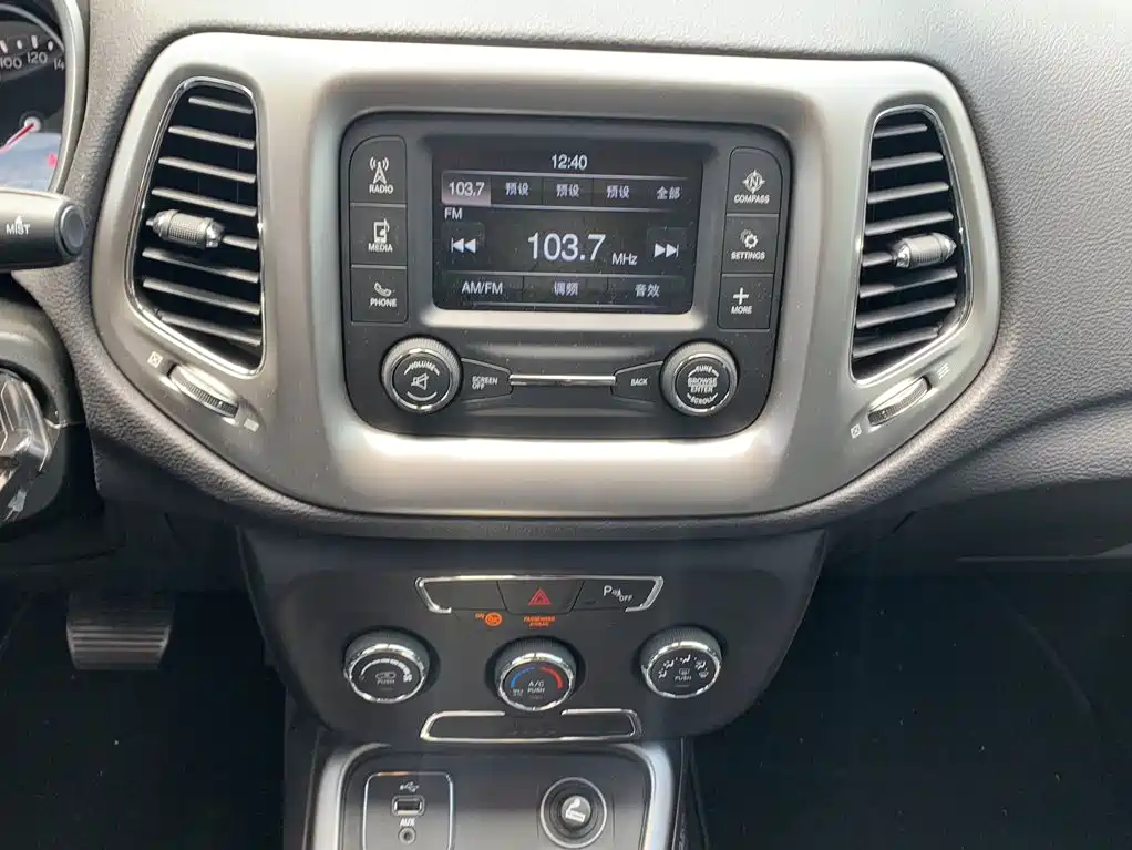Jeep Compass 2017 — фото 12