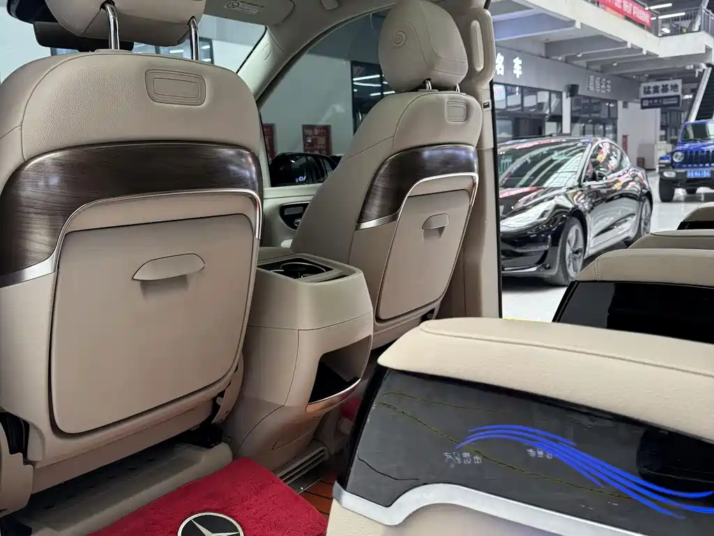 Mercedes-Benz V-Class 2022 — фото 11