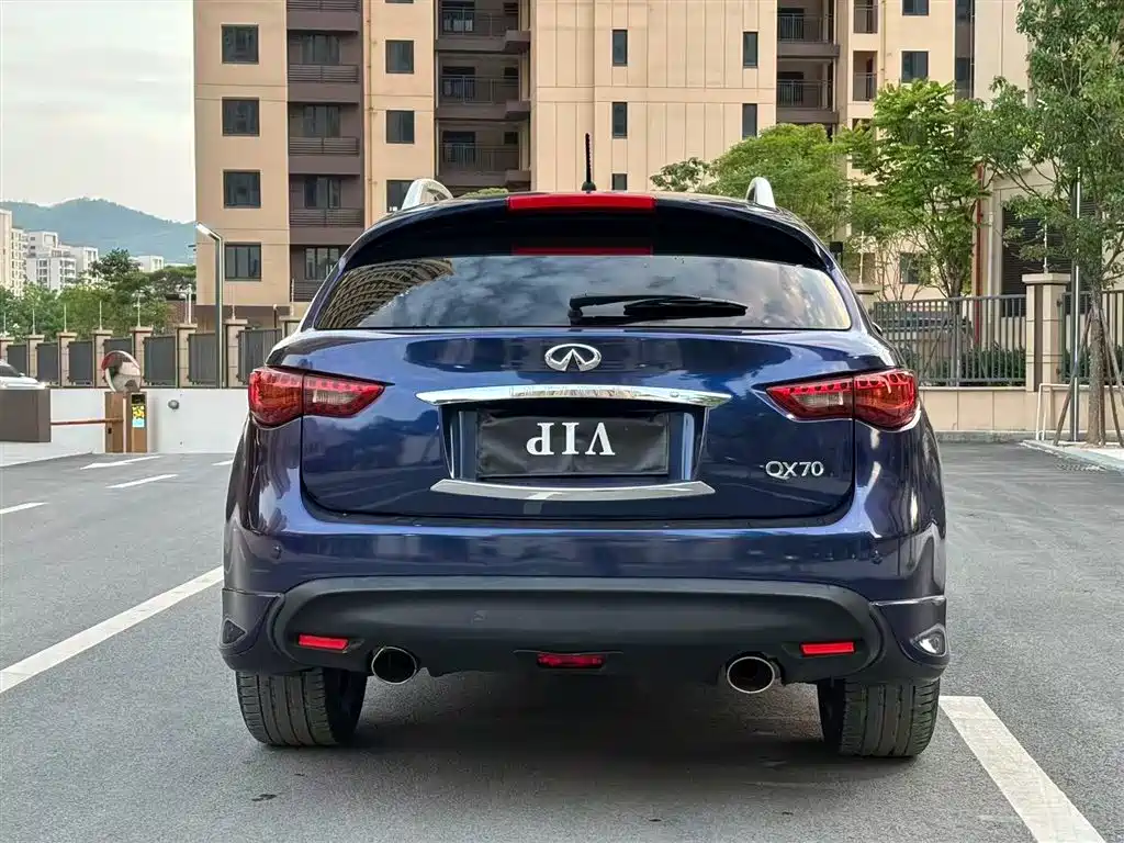 Infiniti QX70 2014 — фото 10