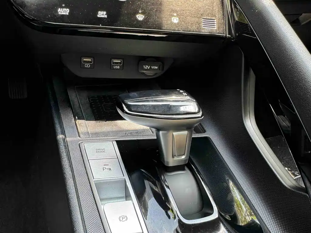 Hyundai Elantra 2022 — фото 16