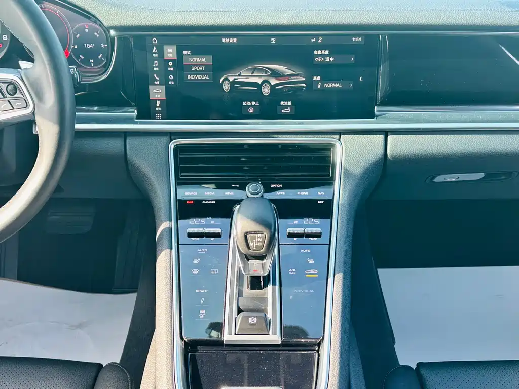 Porsche Panamera 2018 — фото 20
