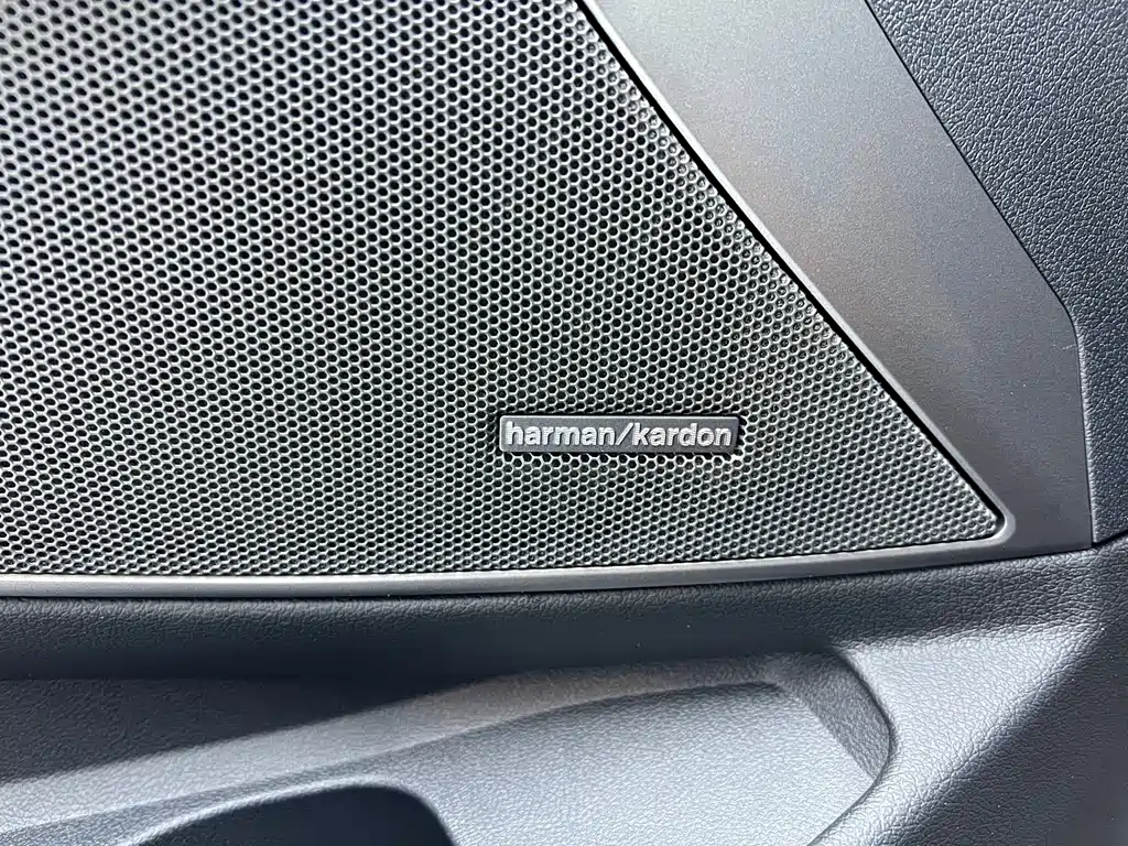 BMW 3 Series 2023 — фото 19