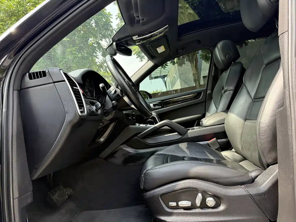 Porsche Cayenne 2018 — фото 19