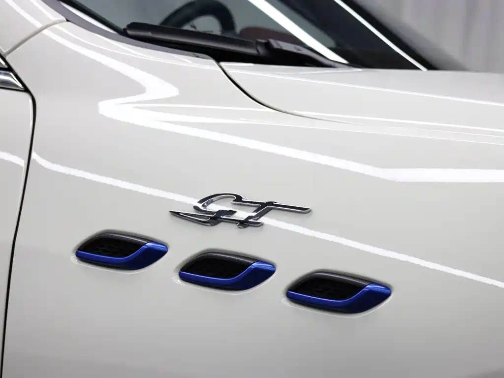 Maserati Levante 2024 — фото 23