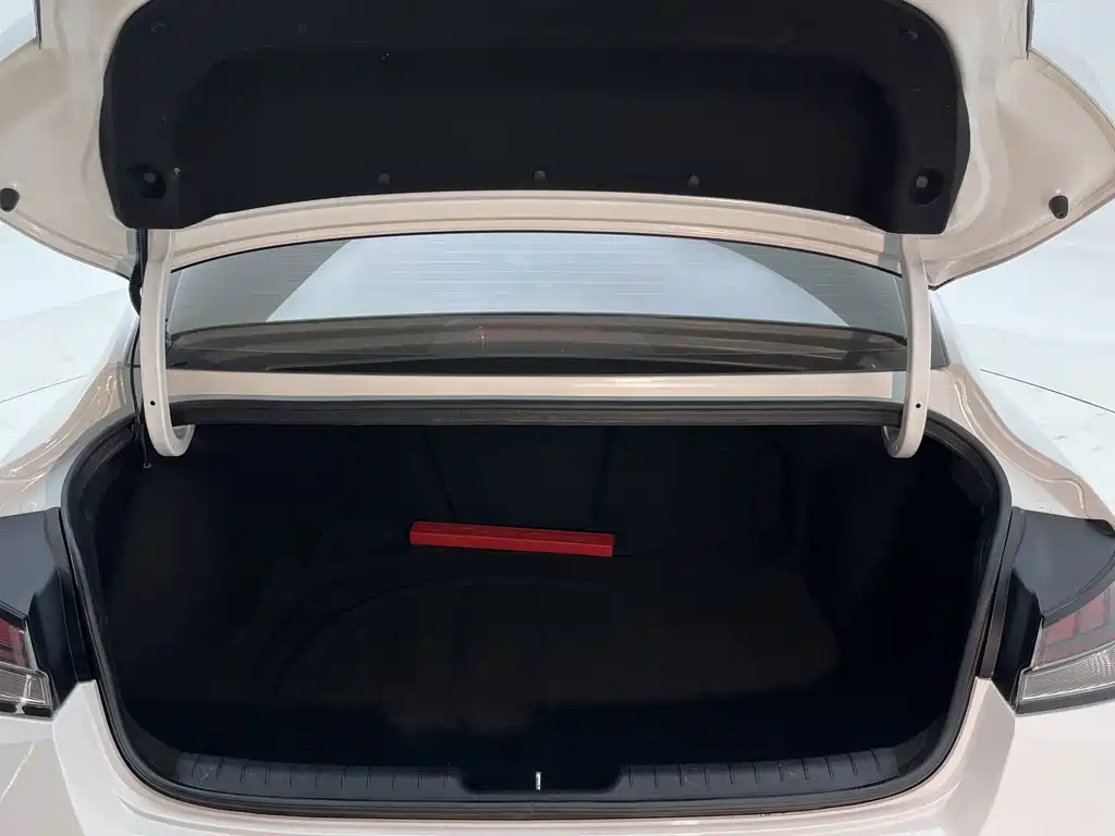 Hyundai Elantra 2022 — фото 15