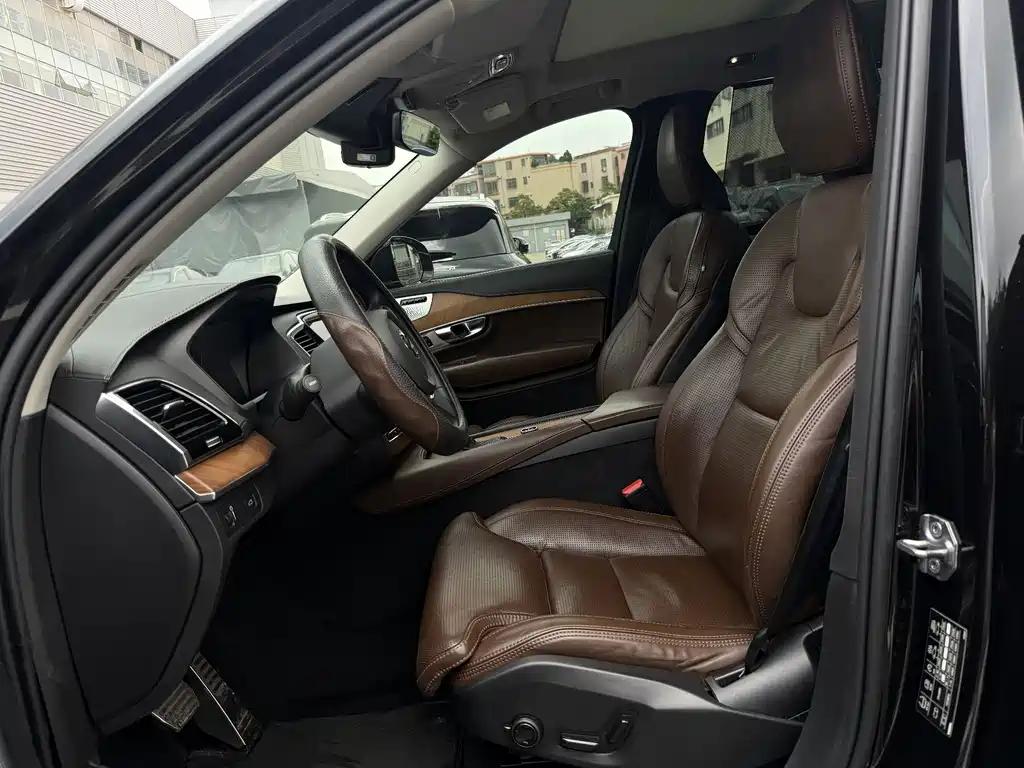Volvo XC90 2018 — фото 10
