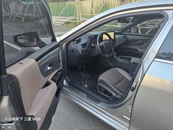 Lexus ES 2023
