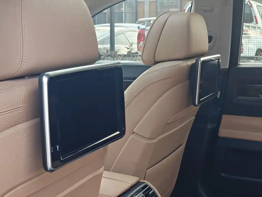BMW 7 Series 2013 — фото 23