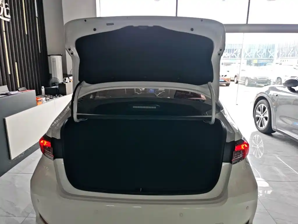 Toyota Corolla 2022 — фото 19