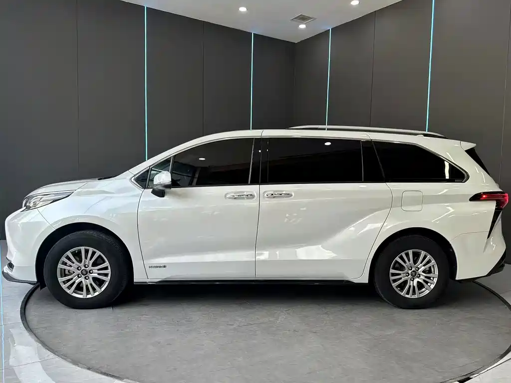Toyota Sienna 2022 — фото 4