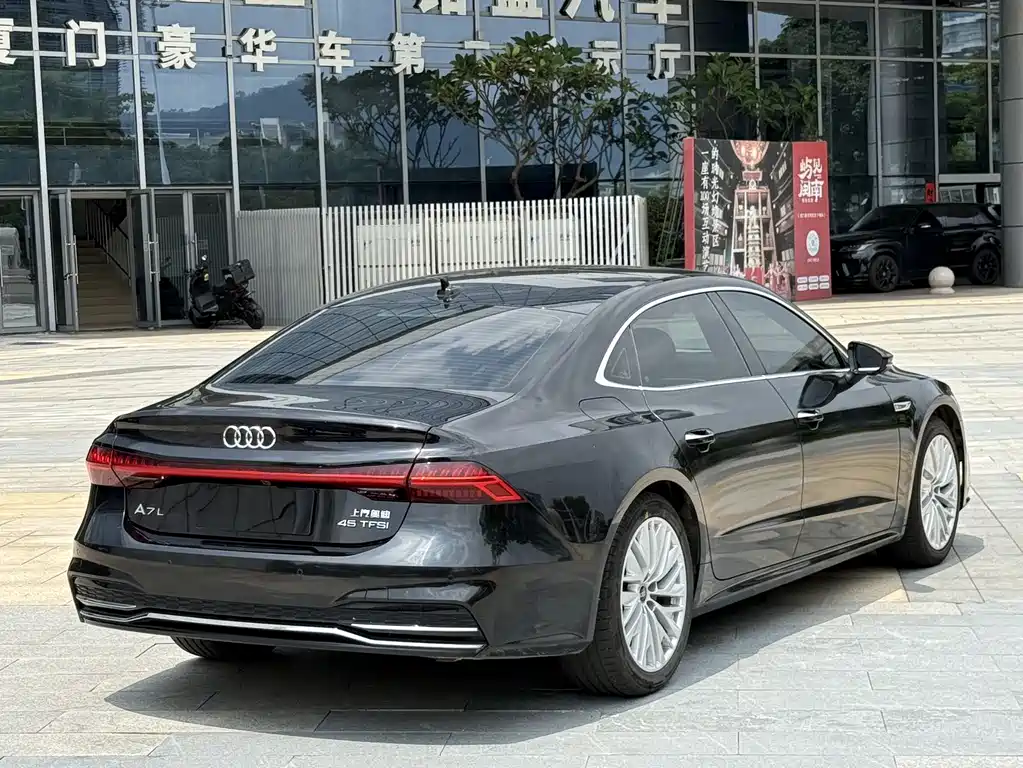 Audi A7L 2024 — фото 12