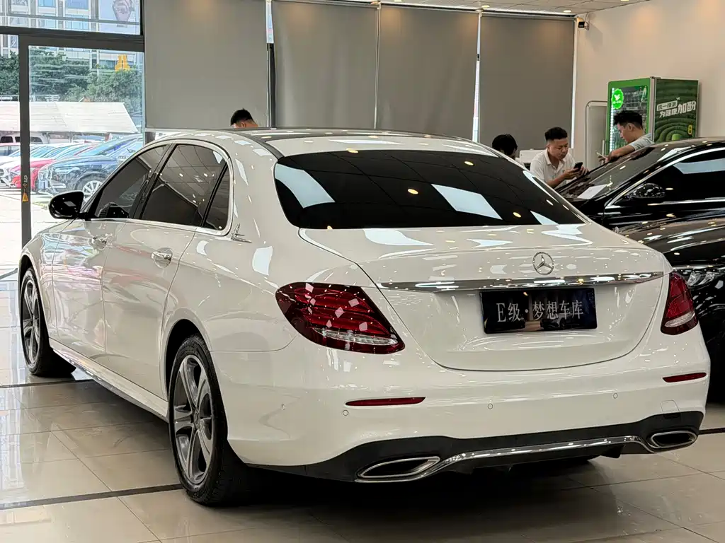 Mercedes-Benz E-Class 2020 — фото 19