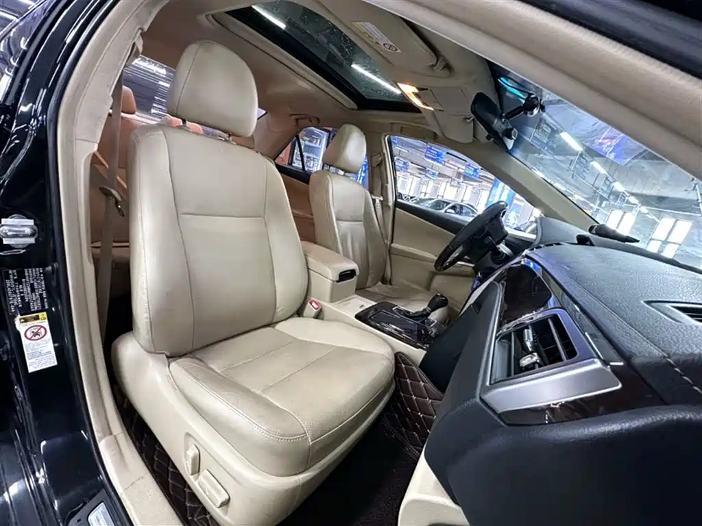 Toyota Camry 2017 — фото 15