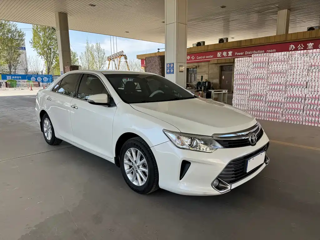 Toyota Camry 2016 — фото 3