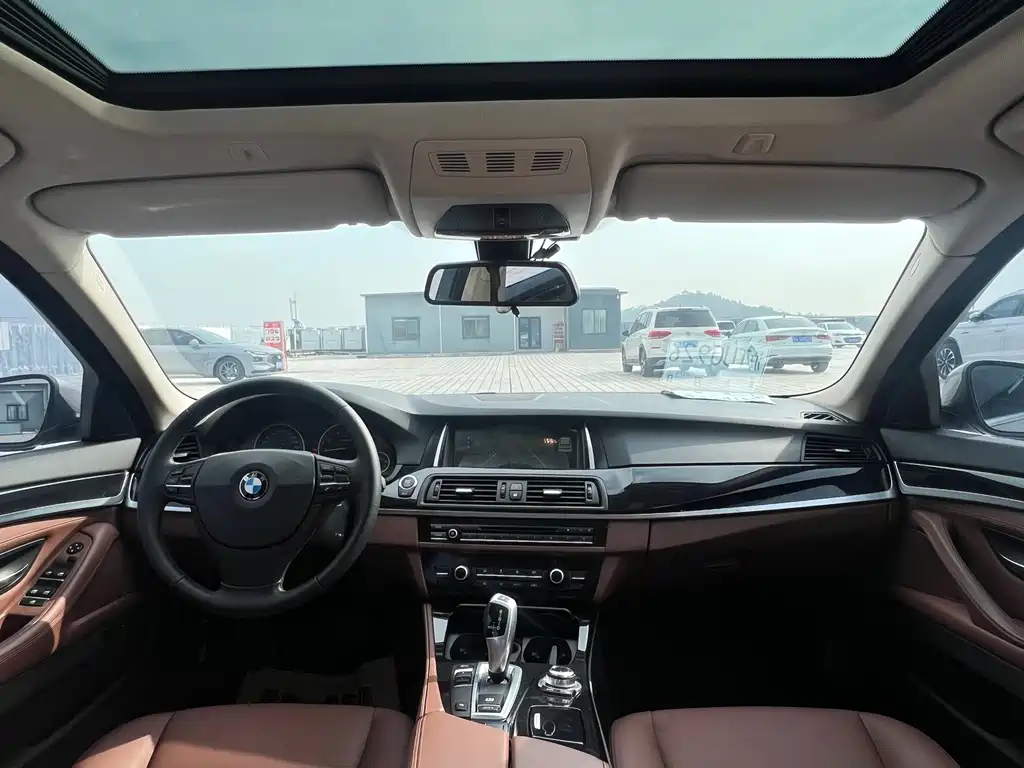 BMW 5 Series 2017 — фото 9