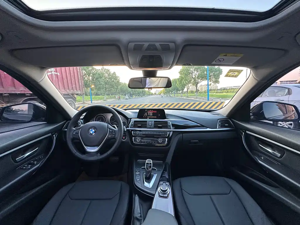 BMW 3 Series 2017 — фото 14