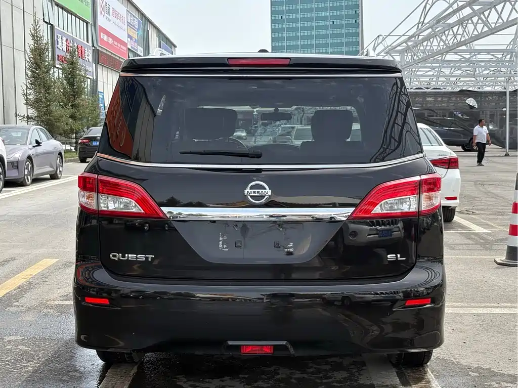 Nissan Quest 2013