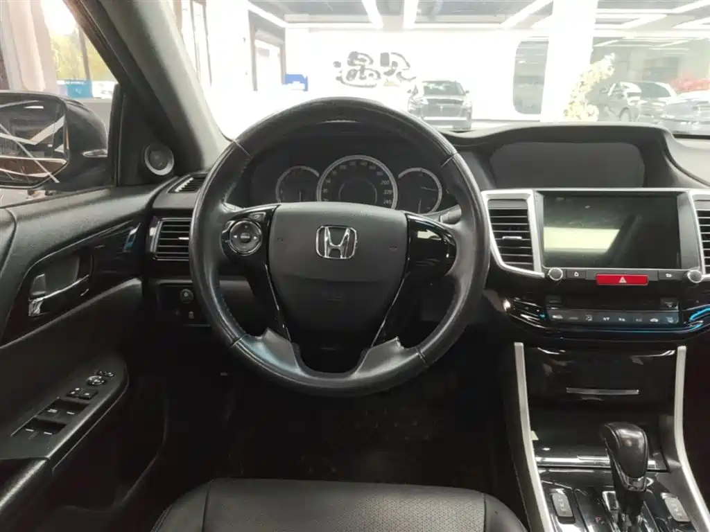 Honda Accord 2017 — фото 11